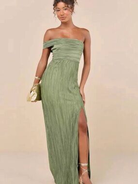 Lulu's Green One-Shoulder Pleated Maxi Gown